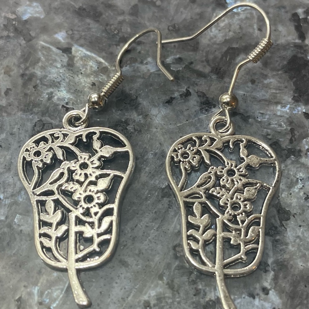 2/$25 or 3/$35 NWOT Silver Tulip and daisy cutout earrings - Picture 1 of 6
